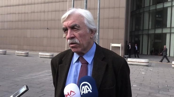 GAZETECI HASAN CEMAL ILE BIRLIKTE BAKIRKOY ADLIYESINE GELEN GAZETECI CENGIZ CANDAR, YAZDIGI 7 AYRI KOSE YAZISINDA CUMHURBASKANI‚ÄôNA HAKARET ETTIGI GEREKCESIYLE HAKKINDA BASLATILAN SORUSTURMA KAPSAMINDA IFADE VERDI. (FOTO: YUKSEL KOC/ISTANBUL, DHA)