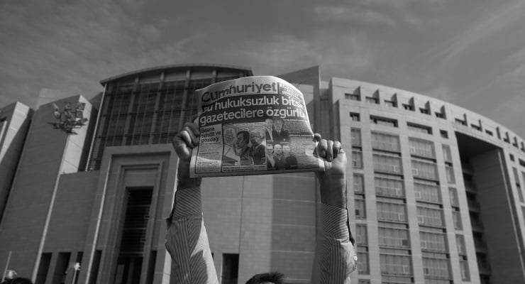 Cumhuriyet davası: Kadri Gürsel’e tahliye, dört ismin tutukluluğu devam