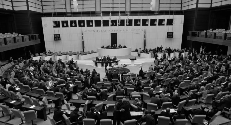 Beklendiği gibi: Sınır ötesi tezkeresi Meclis’te kabul edildi