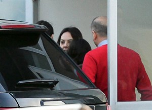 2010 yılında Sarraf'la evlenen ünlü sanatçı Ebru Gündeş, 17 Aralık itibarıyla eşinin tutulduğu Metris Cezaevi'ni sık sık ziyaret edecekti.