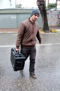 Rıza Sarraf Kanlıca'daki yalısında gözaltına alındı. Soruşturmada delil olarak kullanılacak belgeler de 'bavullarla' taşındı.