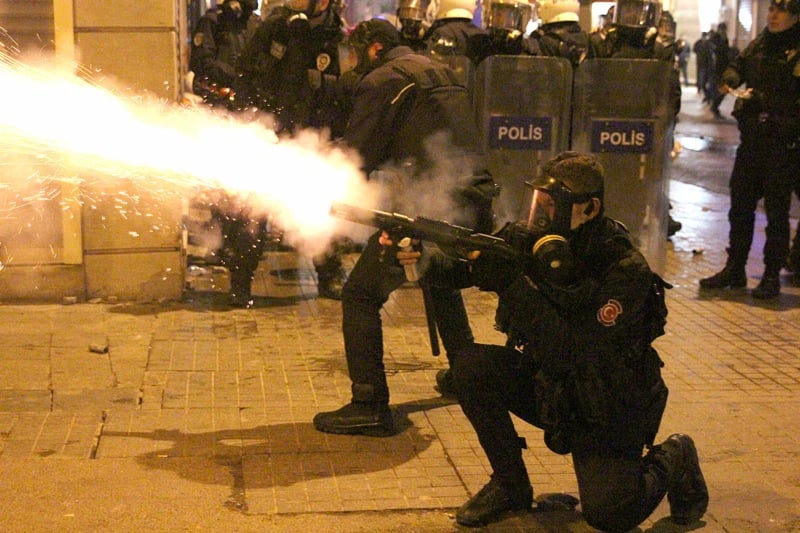 Takvim ve Yeni Şafak olayların başlamasından eylemcileri sorumlu tuttu. (Fotoğraf: DHA)