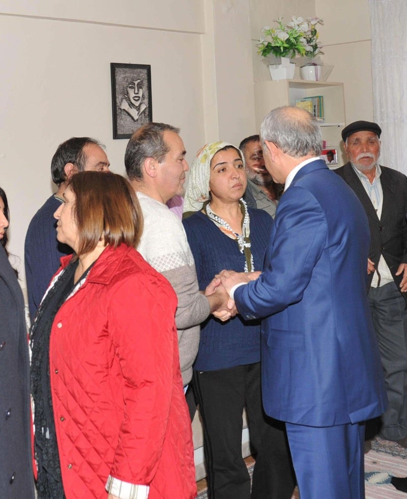 Kılıçdaroğlu, eşiyle birlikte Berkin'in ailesine başsağlığı diledi.