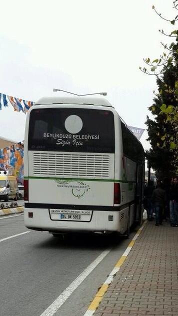 İzmir'de, İstanbul Beylikdüzü Belediyesi'ne ait bir otobüs. Foto: @fikirkulupleri