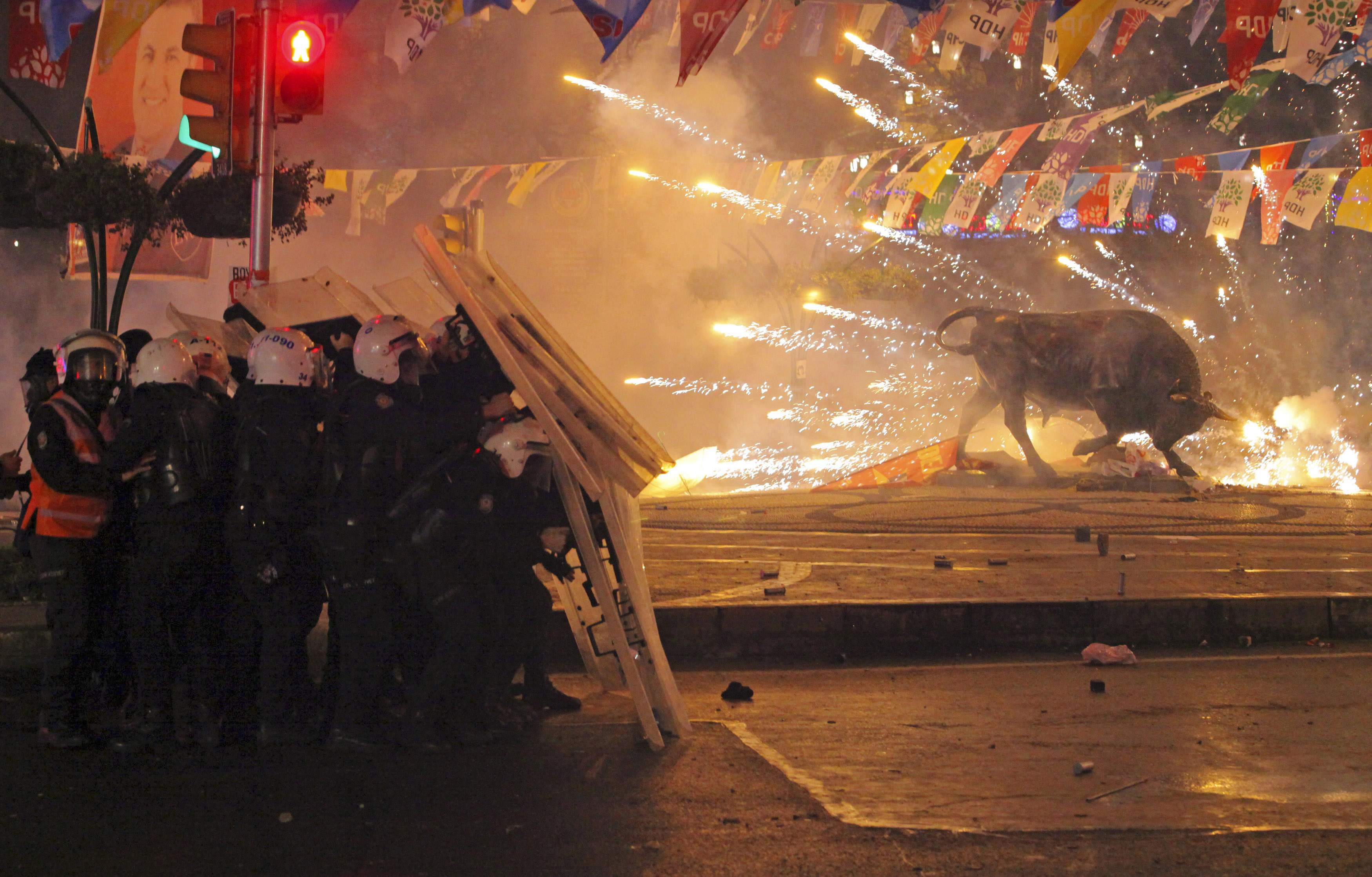 Gece boyunca Kadıköy de hareketliydi. Foto: Reuters