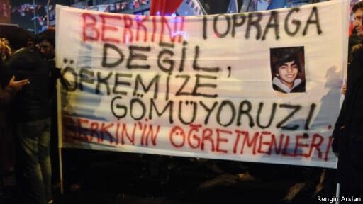 Berkin'in öğretmenleri de eylemde. (Fotoğraf: Rengin Arslan)