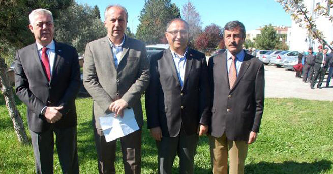 YSK'ya yapılan itiraz öncesi konuşan CHP Grup Başkanvekili ve Yalova Milletvekili Muharrem İnce, birleştirme tutanaklarında hata yapıldığını savundu. Fotoğraf: DHA