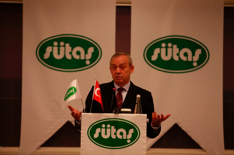 SÜTAŞ'ın patronu Muharrem Yılmaz, bugün yaptığı basın toplantısında, TÜSİAD başkanlığından istifa ettiğini duyurdu