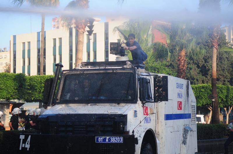 Gezi eylemlerinin yıldönümünde Adana'da geniş çaplı protestolar gerçekleşmişti.