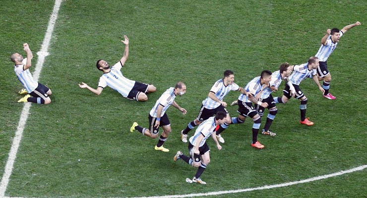 Argentina's players celebrate after winning their 2014 World Cup semi-finals against the Netherlands at the Corinthians arena in Sao Paulo