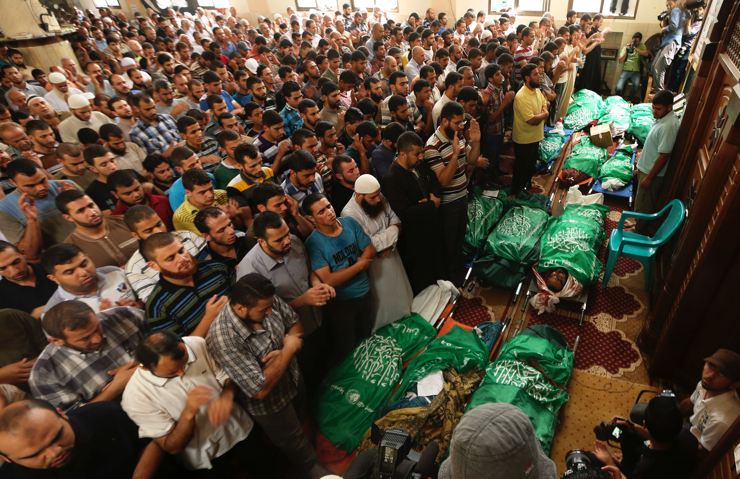 Polis şefi Tayser el Batş'ın  evine yapılan saldırıda 17 kişi hayatını kaybetti. (Fotoğraflar: Reuters)