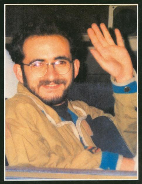 Hasret Gültekin öldüğünde 22 yaşındaydı, geride genç yaşına rağmen çok sayıda eser ve 'Dünya alışkanlıktan değil, sevgiyle mutluluktan dönsün' lafını bırakmıştı