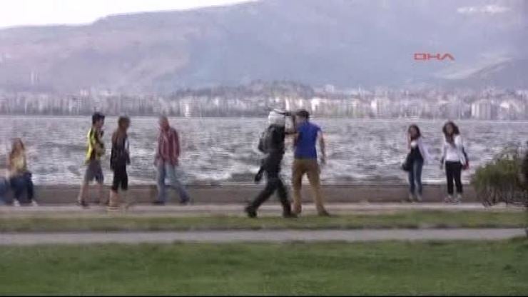polis-izmir2