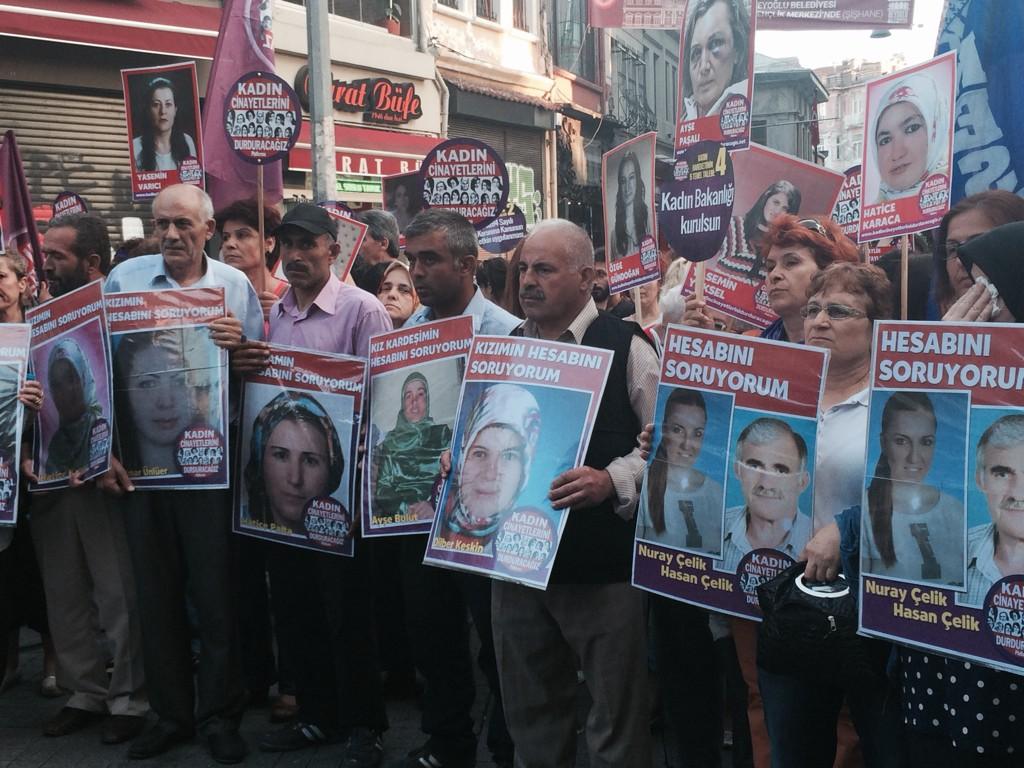 Kadınların yürüyüşüne yakınlarını kaybeden erkekler de destek verdi Fotoğraf: @Tuluhantekeli