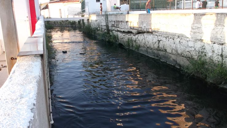Atık su boşaltımı yapılan ve denize dökülen Kocadere