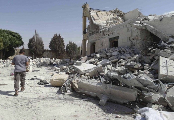 Vurulan El Nusra üssü.. Fotoğraf: Reuters