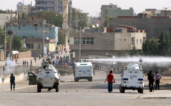 Hakkari Yüksekova'da çatışmalar şiddetlenerek artıyor.