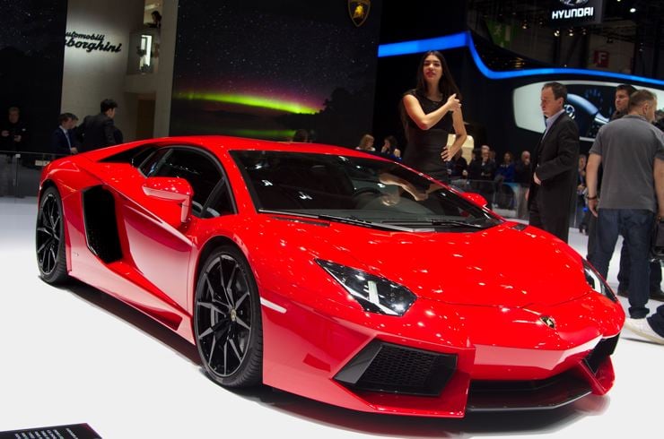 Lamborghini_Aventador_red