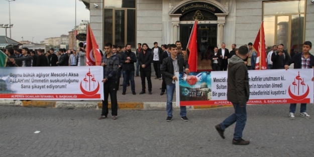 Mescid-i Aksa’ya girmesini protesto etmek için bir araya gelen Alperen Ocakları üyesi bir grup, Şişhane’de bulunan Neve Şalom Sinagogu’na yürümek istemişti. Fotoğraf Agos'tan alınmıştır