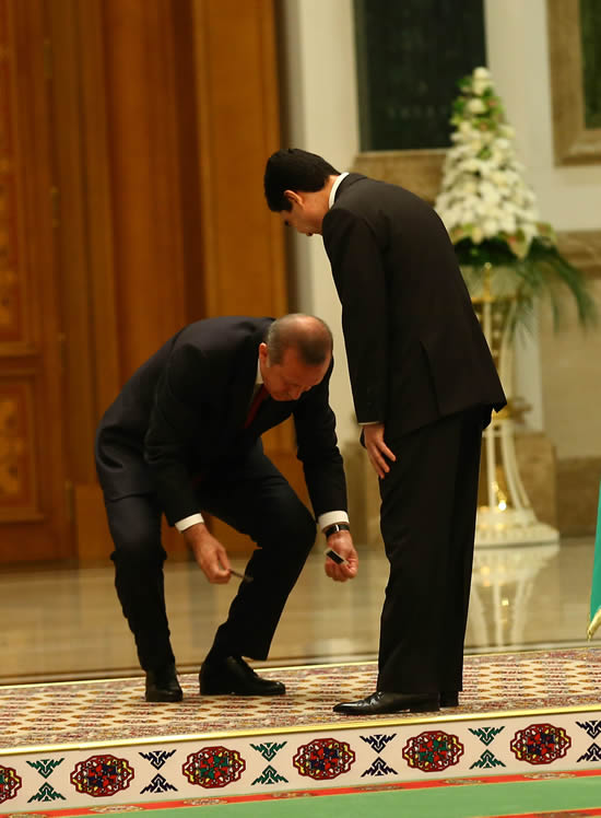 cumhurbaskani-erdogan-turkmenistanda-resmi-torenle-karsilandi_5594_dhaphoto11