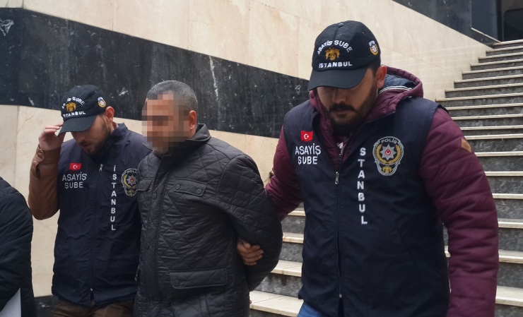 alisveris-merkezinde-cinayet-esi-ile-yanindaki-erkegi-oldurdu-_7077_dhaphoto1