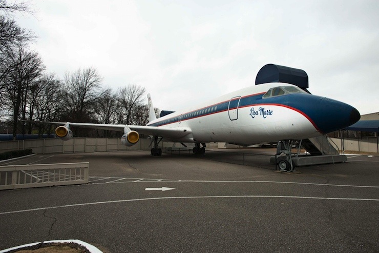 Presley Convair 880 model uçağını Delta Air Lines’dan 1975 yılında 250 bin dolara alıp kızı “Lisa Marie”nin ismini uçağa vermişti.