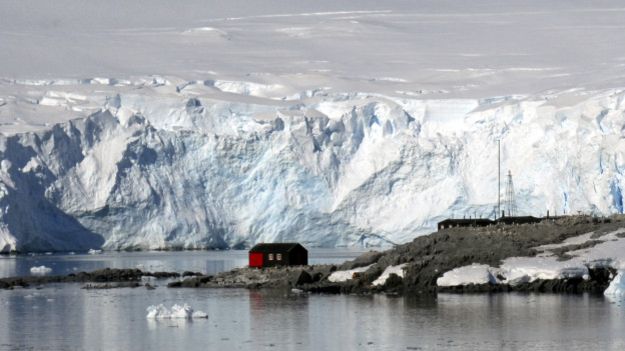 Çalışanların beş ayını geçireceği Port Lockroy Müzesi (Fotoğraf BBC Türkçe'den alınmıştır)