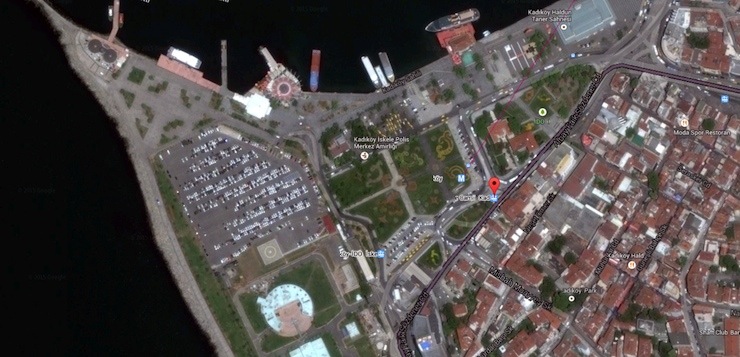 Cami yapılması planlanan bölgede beş dakikalık yürüme mesafesinde Sultan Mustafa İskele Camii ve Osman Ağa Camii olmak üzere iki cami bulunuyor.