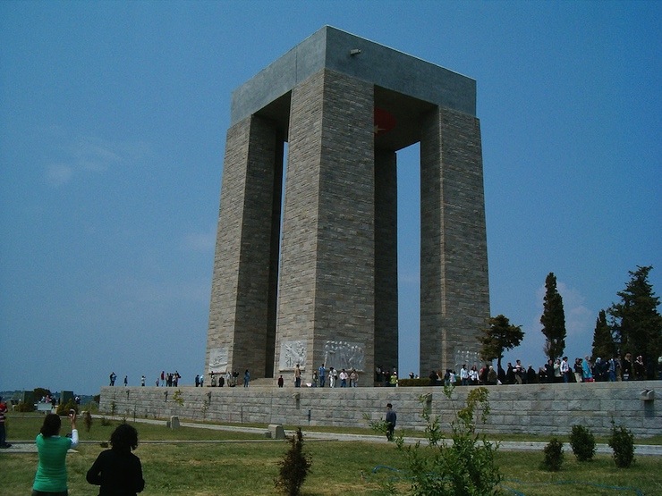 Canakkale sehitleri abidesi