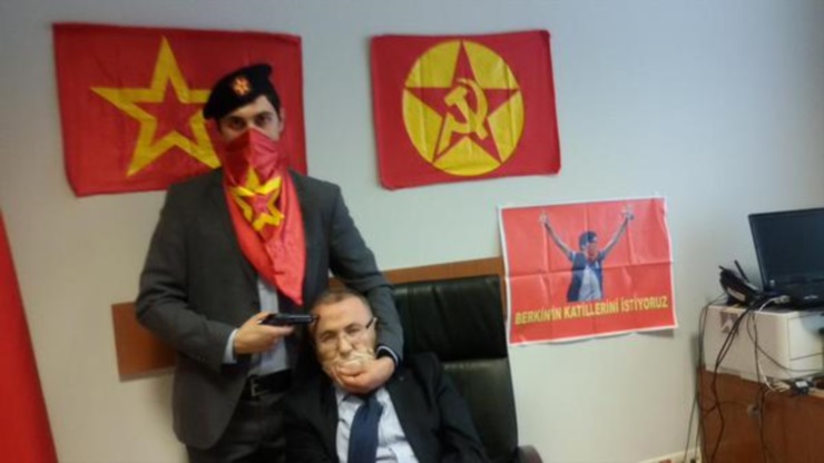 Fotoğraf Twitter'da aysekosan123 adlı bir adresten paylaşıldı.