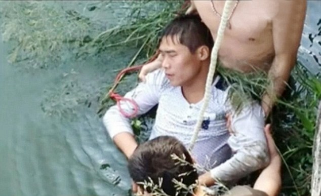 Groom Tries Drowning Himself After Seeing Ugly Bride