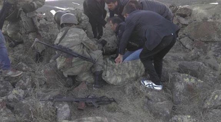 DİHA, Diyadin'de halkın yaralı askerlere yardım ettiği anlara ilişkin görüntüleri paylaşmıştı.