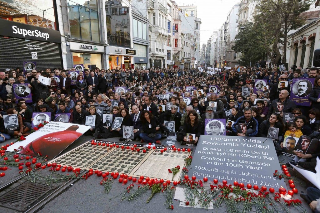 Activists hold portraits of victims during a silent demonstration near the French consulate to commemorate the mass killings of Armenians by Ottoman Turks in Istanbul April 24, 2015. REUTERS/Murad Sezer