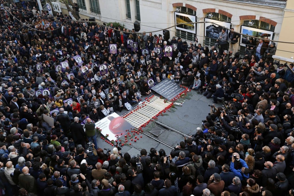 Activists hold portraits of victims during a silent demonstration near the French consulate to commemorate the mass killings of Armenians by Ottoman Turks in Istanbul April 24, 2015. REUTERS/Murad Sezer