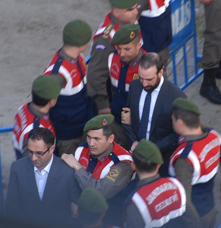 Tutuklu sanıklardan Can Gürkan duruşmadan cezaevine götürülürken. (FOTO: TAYLAN YILDIRIM / AKHISAR DHA)