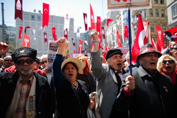 Members of the Patriotic Party protest denying mass killings of Armenians by Ottoman Turks the in front of French consulate in Istanbul April 24, 2015. Armenia marks centenary of mass killings of Armenians by Ottoman Turks and calls for global recognition that it was genocide. REUTERS/Murad Sezer