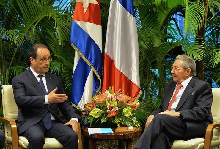 Cuba's President Raul Castro receives his French counterpart Francois Hollande at the Revolution Palace in Havana