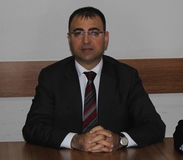 IZMIR'IN BALCOVA ILCESI'NDEKI KAYA TERMAL OTEL'DE DUZENLENEN VE TURKIYE GENCLIK VE EGITIME HIZMET VAKFI (TURGEV) YONETIM KURULU UYESI BILAL ERDOGAN'IN DA KATILDIGI TOPLANTIDA BULUNAN IZMIR VALISI MUSTAFA TOPRAK (FOTOGRAFTA), TOPLANTIYA KATILMASI NEDENIYLE KENDISINI ELESTIRENLERE TEPKI GOSTERDI. (FOTO: IZMIR, DHA) (ARSIV)