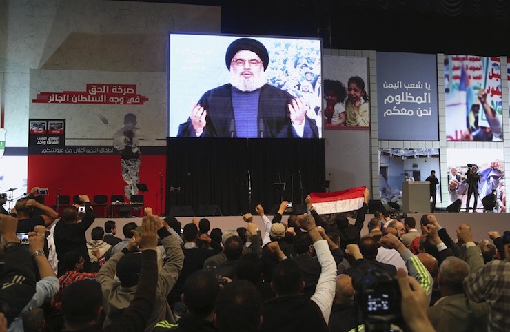 Lebanon's Hezbollah leader Sayyed Hassan Nasrallah greets his Lebanese and Yemeni supporters through a giant screen during a speech against US-Saudi aggression in Yemen, in Beirut's southern suburbs April 17, 2015. REUTERS/Aziz Taher