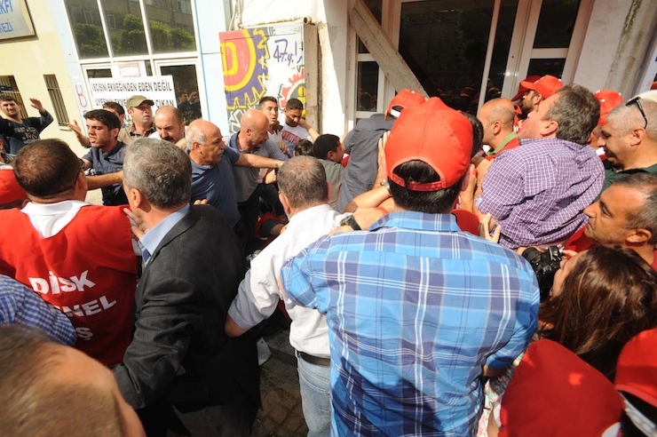 DISK ONUNDE, ISTEN ATILAN OYA BAYDAK GERGINLIGI FOTO MUSTAFA OZDABAK/ISTANBUL,(DHA)