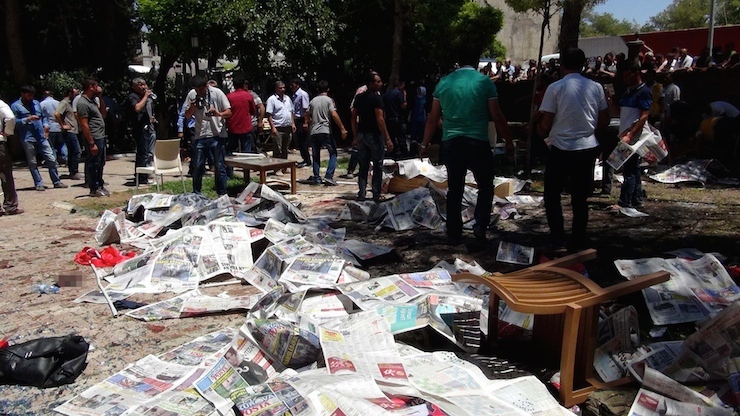 SANLIURFA'NIN SURUC ILCESINDE PATLAMA MEYDANA GELDI. COK SAYIDA OLU VE YARALI VAR. FOTO:ALI LEYLAK-SANLIURFA-DHA
