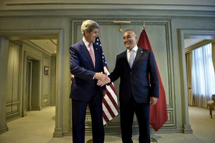 Çavuşoğlu, Malezya'daki ASEAN zirvesinde ABD Dışişleri Bakanı John Kerry'yle de bir araya geldi. Fotoğraf: Reuters