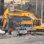 PKK'LILAR BISMIL'DE ARACLARLA YOL KAPATTIFOTO: MEHMET TURK/DIYARBAKIR, (DHA)