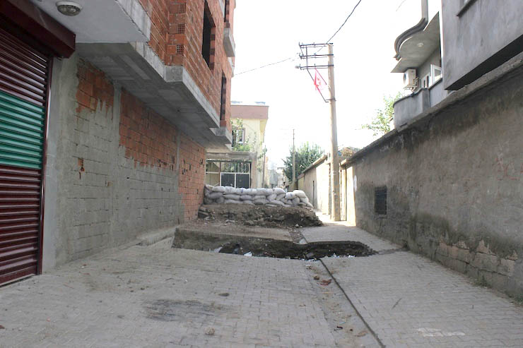 Hendeklerden biri...