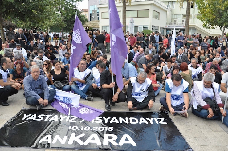 DENIZLI'DE KESK, DISK, TMMOB VE TTB ANKARA'DAKI KANLI TEROR OLAYINI PROTESTO ETTI. (FOTOGRAF: DHA - FERAH ISIK, DENIZLI)