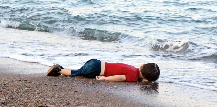 Cansız bedeni Bodrum kıyısına vuran Aylan Kurdi mülteci dramının simgesi olmuştu. Fotoğraf: DHA