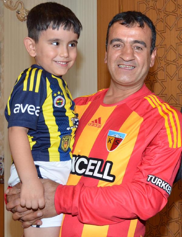 Kayseri Valisi Orhan Düzgün de, amigo Recai ile Çoban ailesini Valilik'te buluşturarak özür diletmişti. (Fotoğraf: DHA)