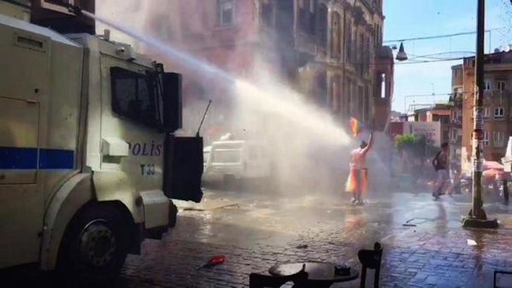 onur yuruyusu taksim