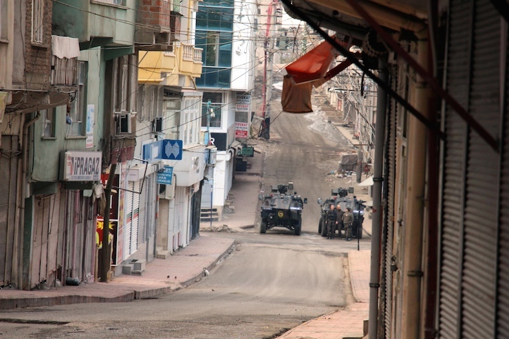 Diyabarkır'da merkez ve taşrada sıkça sokağa çıkma yasağı ilan ediliyor. (Fotoğraf: DHA)