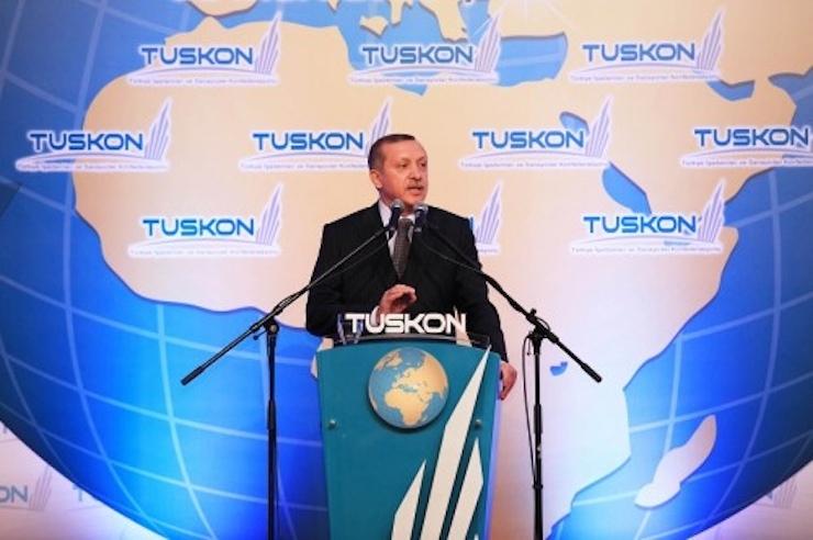 Cumhurbaşkanı Tayyip Erdoğan, AKP ile Cemaat arasındaki kavganın su yüzüne çıkmasından önce TUSKON'un çok sayıda toplantısına katılarak konuşma yapmıştı. 